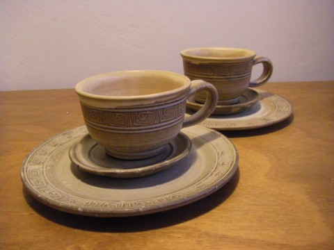 Kávová souprava domov dárek keramika přírodní káva bílek dům posezení talířek podšálek 