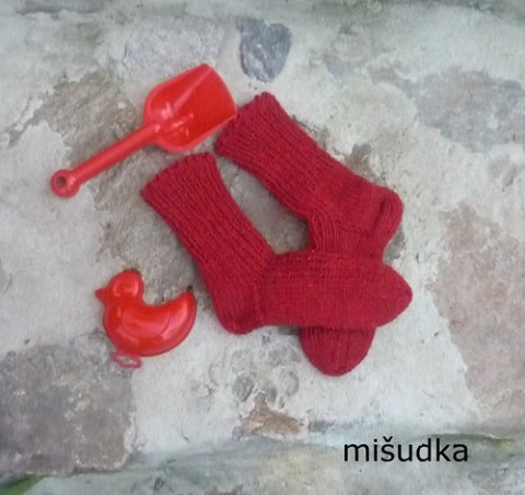 Dětské červené 50 - délka 19-20cm červené dětské ponožky nohy příjemné 