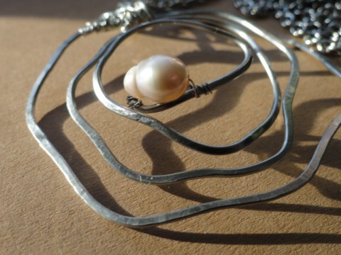 lastura s říční perlou přívěsek drát bílá perleť řetízek nerez perly perla chirurgická ocel pro alergiky lastura 