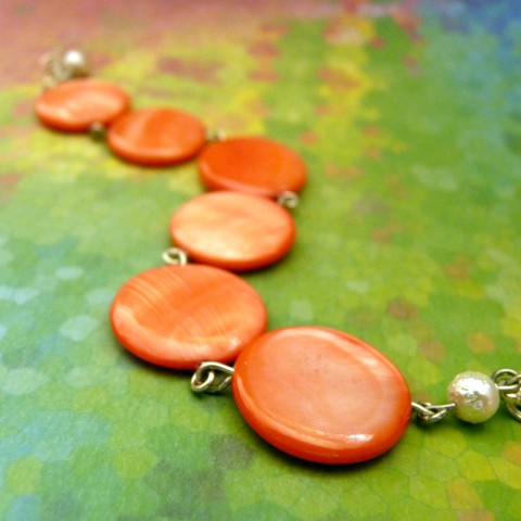 Lososová perleťovina náramek korálky oranžová jarní perleťové perleť placky lesklý perleťový perličky perly výrazný 