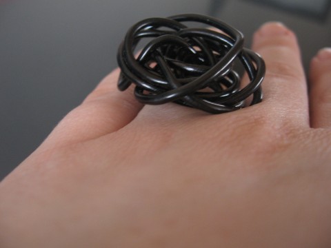 Černý prsten z hliníkového drátu prsten barevný slušivý 