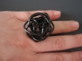 Černý prsten z hliníkového drátu