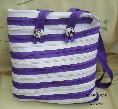 Fialovobílá s korálky kabelka taška fialová bílá korálek zip zipovka 