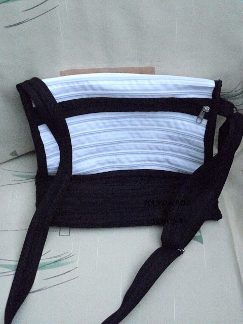 Černá s bílou klopou kabelka taška bílá černá zip klopa zipovka 