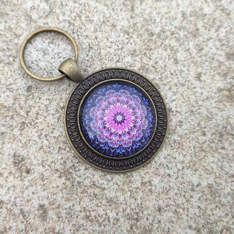 Přívěsek s mandalou #26 přívěsek fialová růžová klíče klíčenka bronzová mandala mandaly 