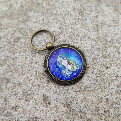Přívěsek Panna #1 přívěsek dárek modrá klíče klíčenka ozdoba znamení zvěrokruh drobnost bronzová panna pozornost bronzové tmavě modrá na kabelku na klíče zodiac souhvězdí panny 