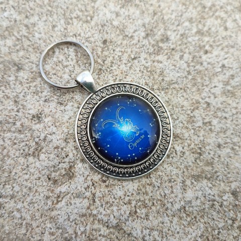 Přívěsek Kozoroh #2 přívěsek dárek modrá klíče klíčenka ozdoba znamení zvěrokruh kozoroh drobnost pozornost tmavě modrá na kabelku na klíče zodiac souhvězdí kozoroha 
