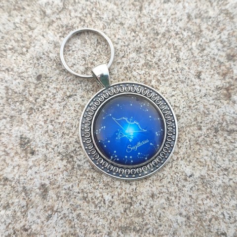 Přívěsek Střelec #2 přívěsek dárek modrá klíče klíčenka ozdoba znamení zvěrokruh drobnost střelec pozornost tmavě modrá na kabelku na klíče zodiac souhvězdí střelce 