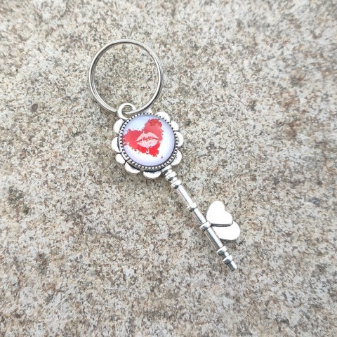 Přívěsek klíč se srdíčkem #1 červená přívěsek srdce dárek srdíčko bílá láska srdíčka klíče klíč klíčenka ozdoba klíček valentýn drobnost pozornost love z lásky na kabelku na klíče 