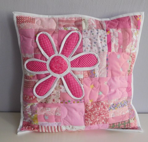 Patchwork - polštářek s květinou květina růžová bavlna bílá polštář povlak autorský originál jediný patchwork- quilting 