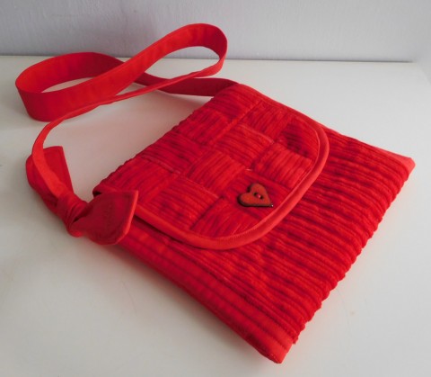 Červený manšestr - kabelka kabelka červená originální patchwork bavlna autorská manšestr nepřehlédnutelná jediná neopakovatelná 