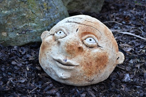 Kamenný strážce - Nordri hlava kámen dekorace zahrada skála valoun 