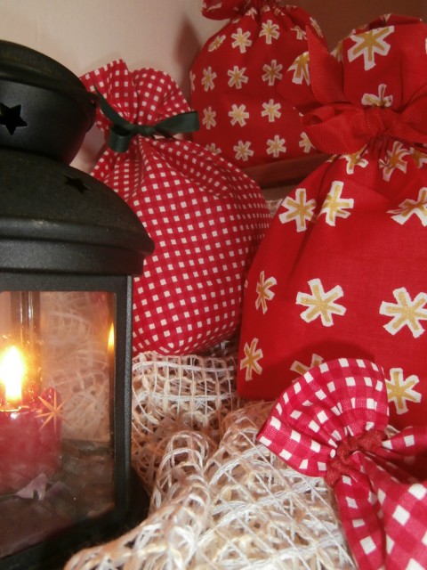 Vánoční a praktické 14 x 20 cm červená děti stuha zlatá mašle vánoční pytlík šňůrka celoroční praktické dárečkování 