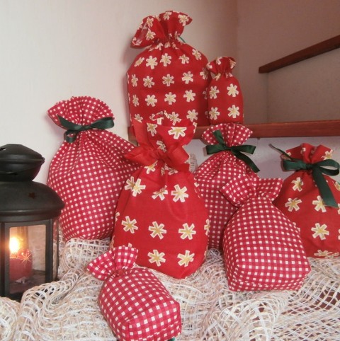 Vánoční a praktické 24 x 27 cm červená děti stuha zlatá mašle vánoční pytlík šňůrka celoroční praktické dárečkování 