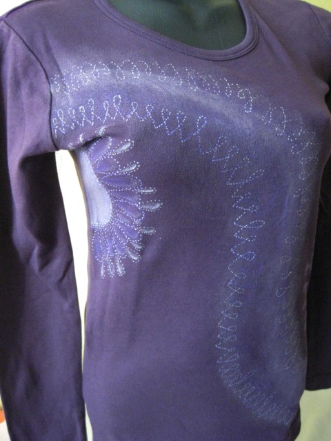 Decentní fialová ornament triko malba na textil 