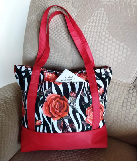 Taška-kabelka-červené růže na zebře kabelka dárek taška dáreček praktická do práce pro maminku pro babičku nepromokavá pro volný čas pevná taška 
