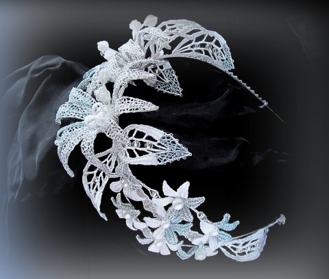 Svatební tiara originální bílá čelenka extravagantní krajka stříbrná paličkovaná svatební blankytná nevěsta tiara 