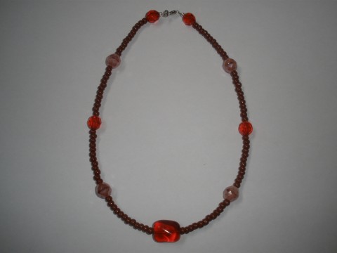 Hnědo-červeno-růžový náhrdelník náhrdelník rokajl 