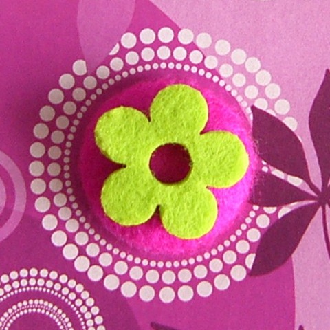 Kvítečková minibrožka - růžová brož zelená růžová knoflík kvítečky button kvetinka kvítečkové 