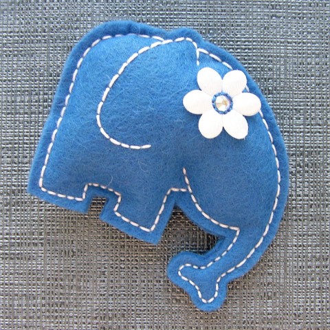 Modrá slonice Květa brož zvíře modrá bílá brožka zoo slon filc plsť květa 