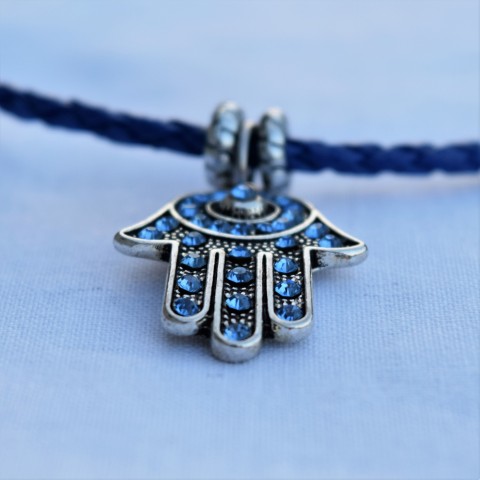 Náhrdelník z modré splétané koženky náhrdelník kamínky ruka koženka 