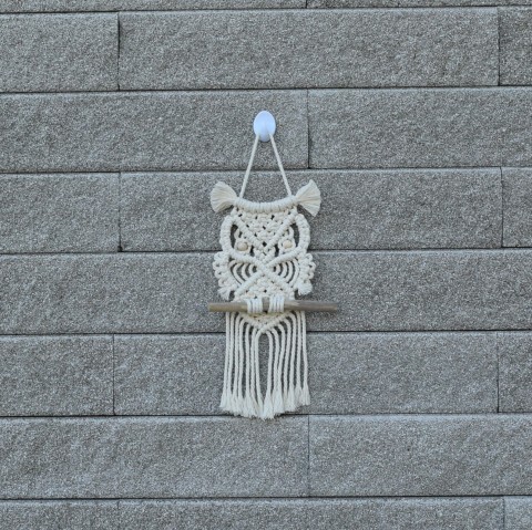 Sovička na větvi přírodní styl dekorace bavlna přírodní sova sovička peří peříčka macramé větev boho skandinávský 