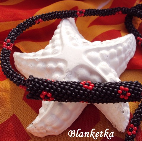 Flamengo...náhrdelník náhrdelník korálky šitý červený černý dutinka 