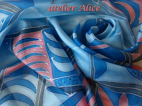 Hedvábný šátek jemně modrorůžový modrý hedvábný šátek starorůžový vzorovaný 