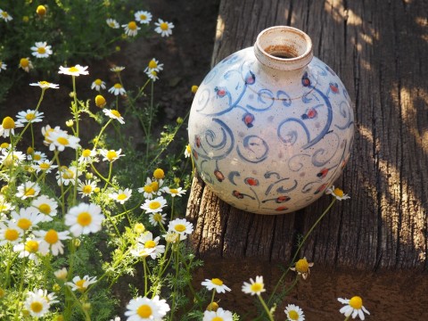 váza - ŠÍPEČEK - menší voda domov váza dárek radost kamenina vůně louka kytky stůl chalupa keř šípek hornet baculka 