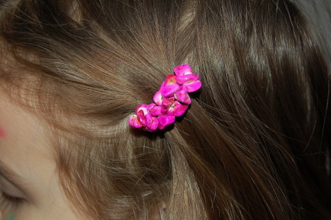malá parádnice - neolit růžová sponka francouzská do vlasů 