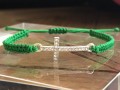 náramek zelený křížek s kamínky