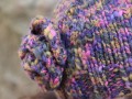 fialovozelená čepička s kytičkou
