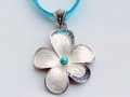 Květinkový náhrdelník