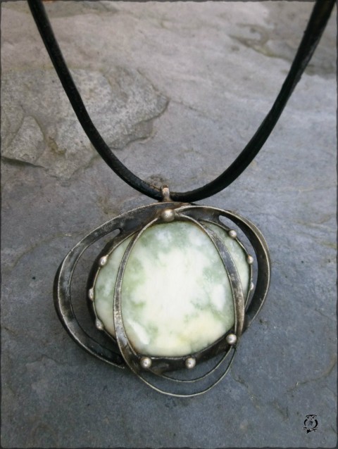 Niva šperk náhrdelník přívěsek drát cín cínování serpentin cínovaný drátky tiffany technika 