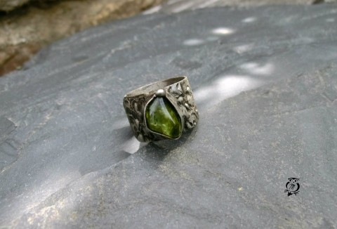 Cínovaný prstýnek ...Olivínový šperk prsten drát cín zelený minerál prstýnek cínovaný olivín 
