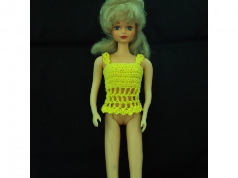 Žlutá halenka pro panenku Barbie panenka šaty háčkované krátké společenské barbie 