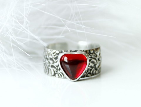 prsten  VALENTÝN srdce prsten cín srdíčko láska červený valentýn cínovaný cínované šperky vyznání valentýnka htj srdíčkový prsten zamplpvanost prsten se srdíčkem valentýnek 