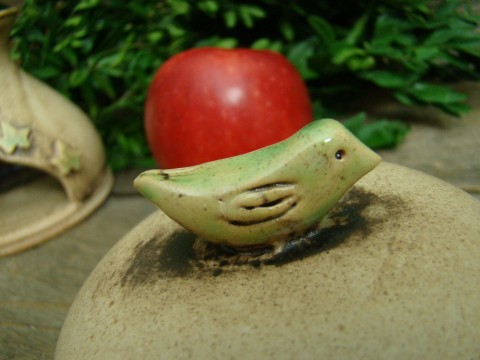 Pícka ...s ptáčkem domov jablko jablíčko dekorace dárek kuchyně keramika ptáček svícen vůně dóza aromalampa bílý chalupa originál handmade pec zapékací jablečňák ohřívák pícka na jablko prořezávaná 