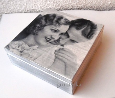 valentýnská zamilovaná krabička decoupage šedá patina valentýn ubrousek grunterka zamilovaní pár 