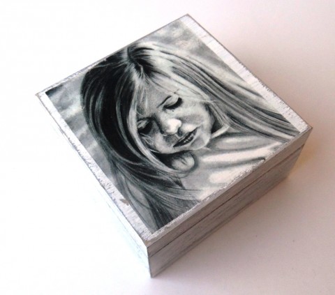 krabička -děvčátko krabička decoupage děvčátko patina dívka grunterka šperkovnice poklady děvče 