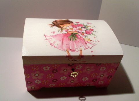 kufřík s klíčkem-děvčátko květina decoupage děvčátko kytka ubrousek grunterka šperkovnice děvče 
