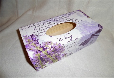 kapesníkovka nová levandulová květina levandule fialová motýl krabička kapesníky krabice květiny zátiší růže decoupage kytky vážka ubrousek grunterka písmo kapesník ubrousky 