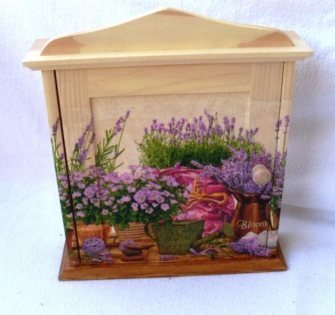 krabička-skříňka na klíče levandule fialová krabička květiny klíče zátiší decoupage grunterka skříňka 