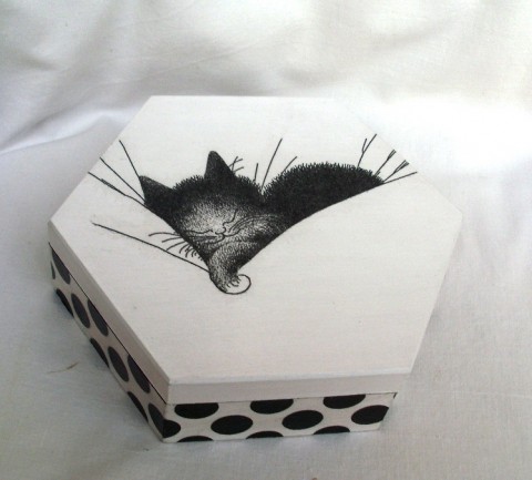 bonbonérka-krabička kotě už spí... kočka kocour decoupage kotě ubrousek grunterka šperkovnice bonboniéra 