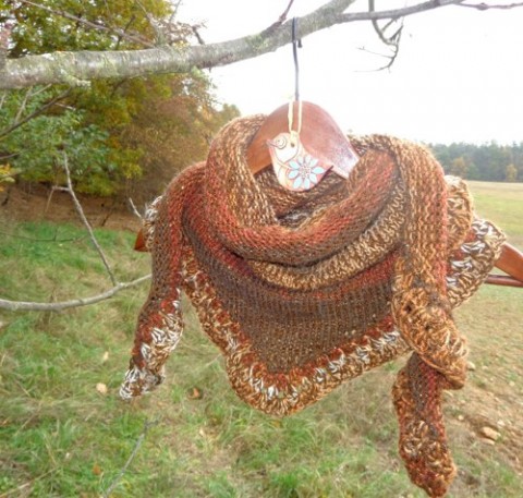 v barvách podzimu podzim šátek podzimní pletený šátek hnědý šátek háčkovaný šátek 