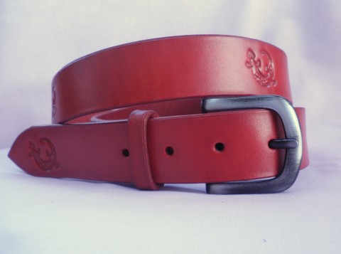 Červený opasek s ještěrkou dárek pásek opasek vánoce dáreček pánský kalhoty originál monogram móda pro muže iniciála mˇodní doplněk pro chlapy 