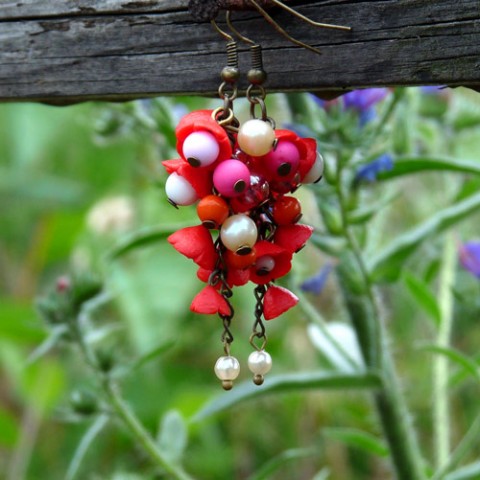 Náušnice - luční kvítí červená náušnice dívčí vintage visací léto perličky fimo dlouhé originál handmade květinové hrozny luční kvítí 