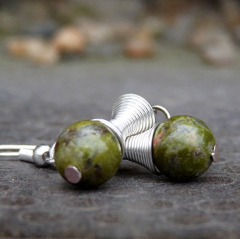Náušnice - přírodní unakit zelená náušnice zelené louka visací drobnost originál unakit minerály drobné handmade 