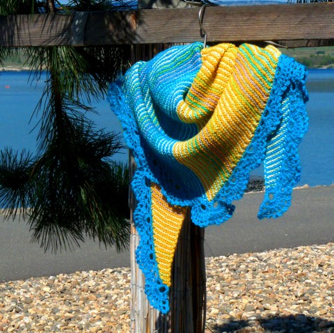Pletený šáteček - moře a slunce originální moře modrá bavlna pletený pletení žlutá šáteček slunce město barevný šátek originál písek bavlněný handmade stylový nadčasový 