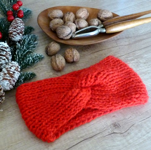 Pletená čepice - červenání červená dárek vánoce čelenka zimní pletená podzimní teplá praktická vlněná pozornost uzel handmade kamarádka turban překřížení 